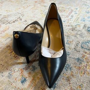 Michael Kors black / really dark blue short pums